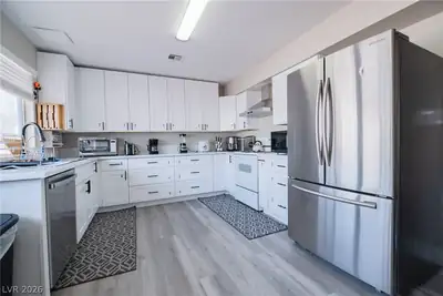 6356 West Viking Road Kitchen