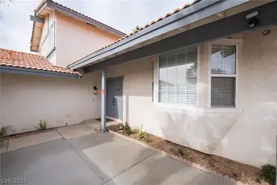 6356 West Viking Road Entry