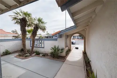6356 West Viking Road Courtyard