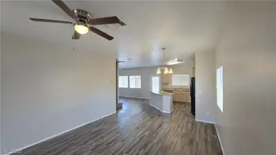 2920 BRIDLETON Avenue Living Room