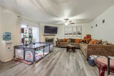 4951 Schumann Drive, Las Vegas, NV 89146 Living Room