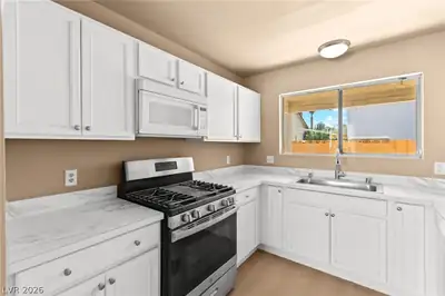 5559 Big Sea Street Kitchen