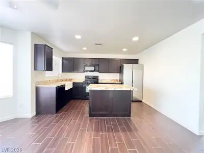 10996 Crispinio Street Kitchen