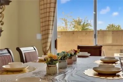 3163 Varenna Ridge Avenue Dining Area