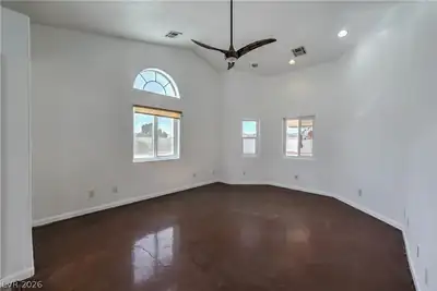 3195 Heyer Street Living Room