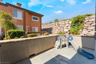 10563 GOLD SHADOW Avenue Patio