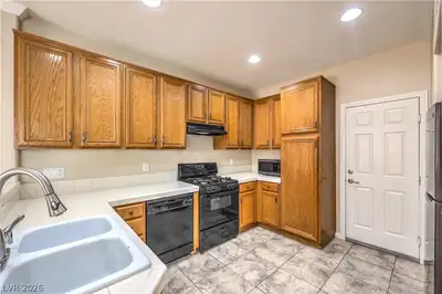 8388 Lower Trailhead Avenue, Las Vegas, NV 89113 Kitchen