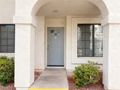 4813 Nara Vista Way 101 Entry