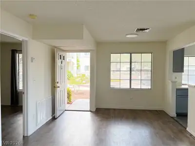 4813 Nara Vista Way 101 Entry