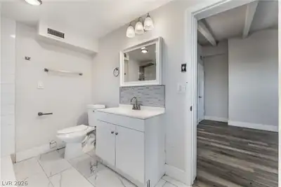 2320 East Oakey Boulevard Primary Bathroom