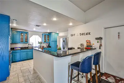 6070 Mann Street Kitchen