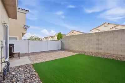 2586 Velez Valley Way Yard