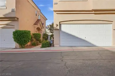 2586 Velez Valley Way Garage