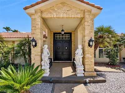 3272 Crystal Palm Court Entry