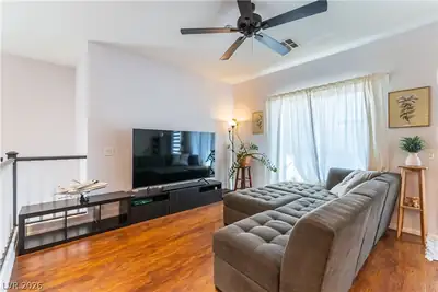 9924 Markhorn Court Living Room