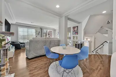 9772 Smokey Moon Street Dining Area