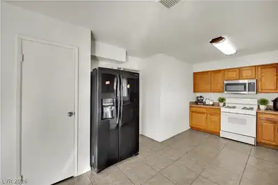 5230 Morris Street, Las Vegas, NV 89122 Kitchen