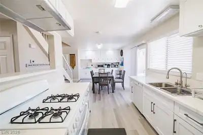 7220 Mountain Moss Drive Kitchen