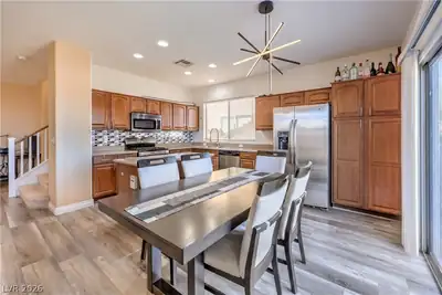4740 Trailhead Mesa Street Dining Area