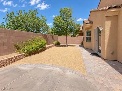 3979 Spanish Barb Street Yard