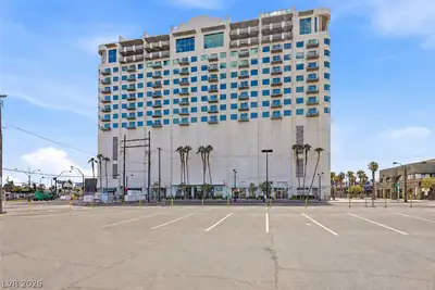 900 South Las Vegas Boulevard 702 Front of Structure