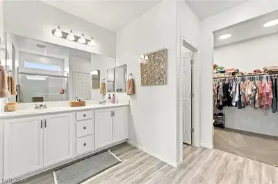 10933 Cilantro Avenue Primary Bathroom