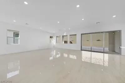 370 Tigullio Avenue 