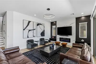 767 Glowing Horizon Street Living Room
