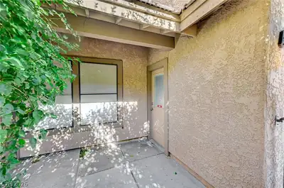 4047 Grasmere Avenue Entry