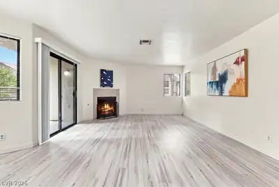5042 South Rainbow Boulevard 101, Las Vegas, NV 89118 Living Room