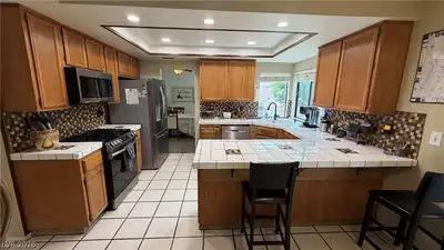 2805 Crystal Bay Drive Kitchen
