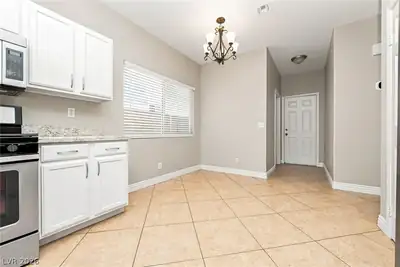 7217 Grand Palace Avenue Dining Area