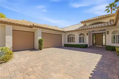 8633 Lakeridge Circle, Las Vegas, NV 89117 
