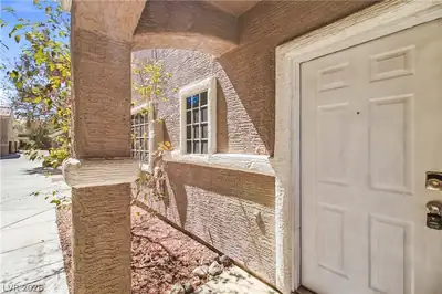 1475 Reef Ridge Court Entry