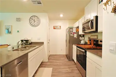 7387 Lara Brook Street, North Las Vegas, NV 89084 Kitchen