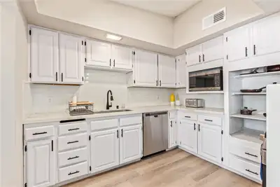 1028 Nassau Drive Kitchen