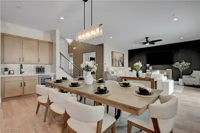 10226 Bismarck Palms Avenue Dining Area