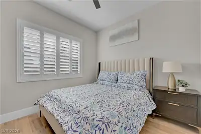 10226 Bismarck Palms Avenue Bedroom
