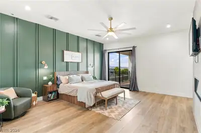 324 Wanda Road Bedroom