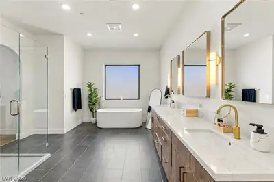 324 Wanda Road Primary Bathroom
