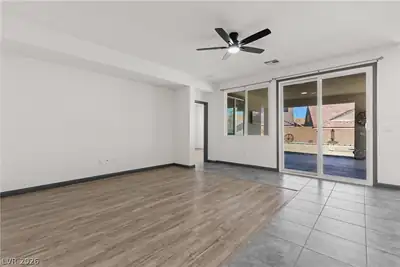 467 Cliffrose Avenue Living Room