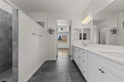 467 Cliffrose Avenue Primary Bathroom
