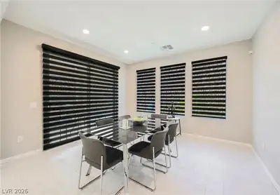 23 Cliffwater Street Dining Area