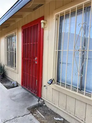 1808 Goldfield Street A Entry