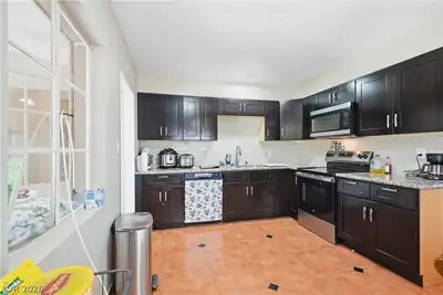 1932 Franklin Avenue Kitchen