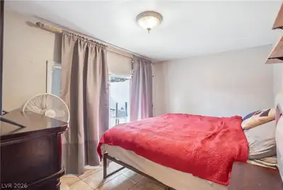 1932 Franklin Avenue Bedroom