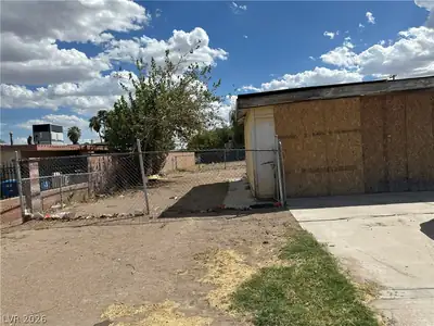 1524 D Street Yard
