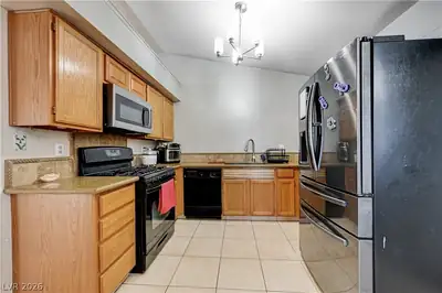 100 Underhill Court Kitchen