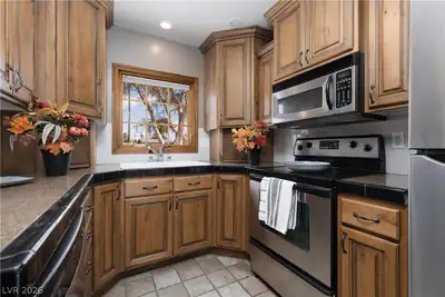 195 West Perkins Avenue Kitchen