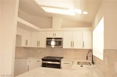 2717 Camphor Tree Street Kitchen